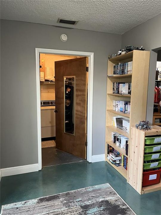 На продажу: $135,000 (1 спален, 1 ванн, 975 Квадратных фут)