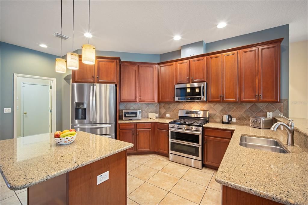 待售: $725,000 (5 贝兹, 3 浴室, 3040 平方英尺)