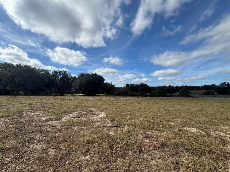 待售: $855,000 (24.92 acres)