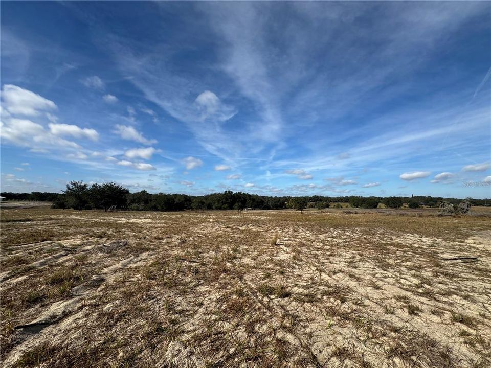 待售: $855,000 (24.92 acres)