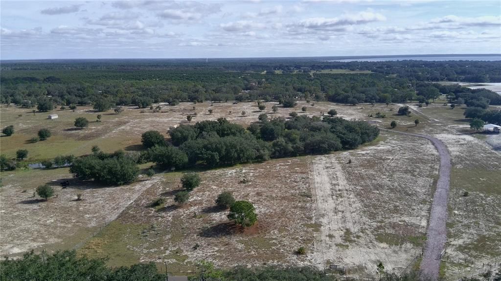 待售: $855,000 (24.92 acres)