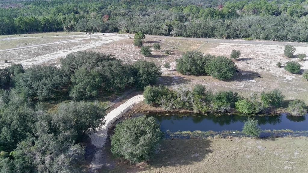 待售: $855,000 (24.92 acres)