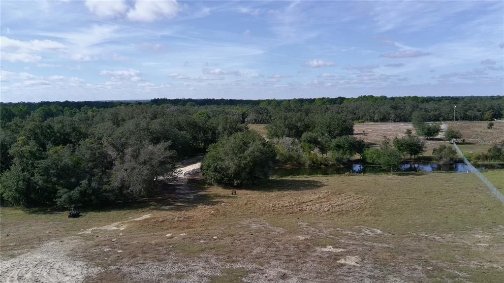 待售: $855,000 (24.92 acres)