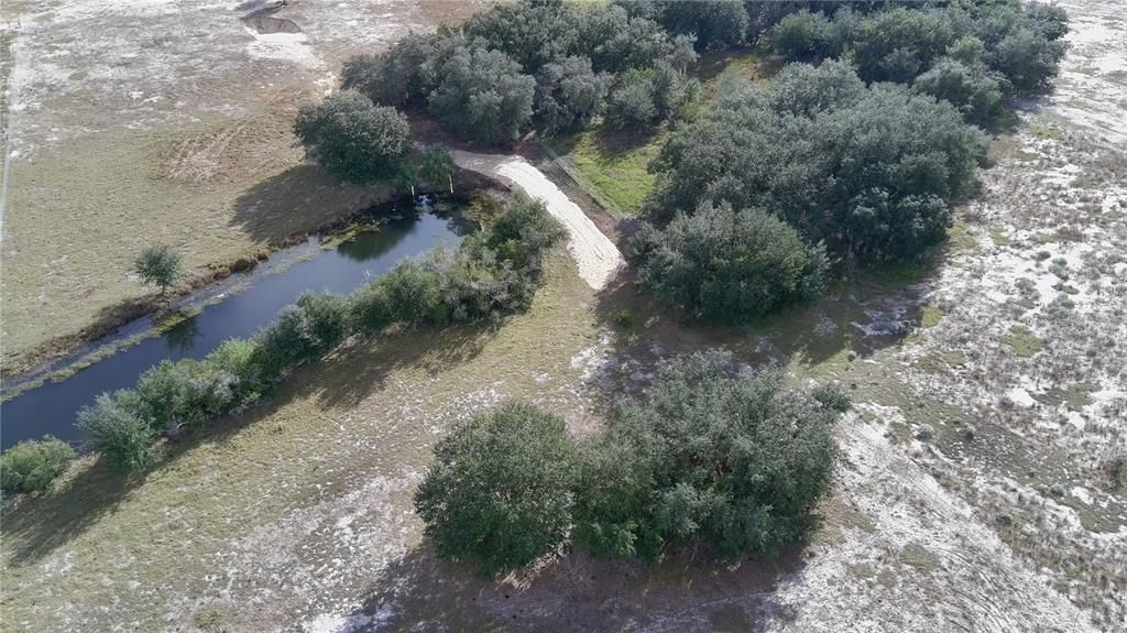 待售: $855,000 (24.92 acres)