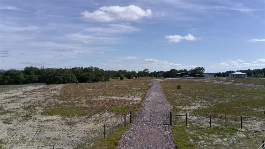 待售: $855,000 (24.92 acres)