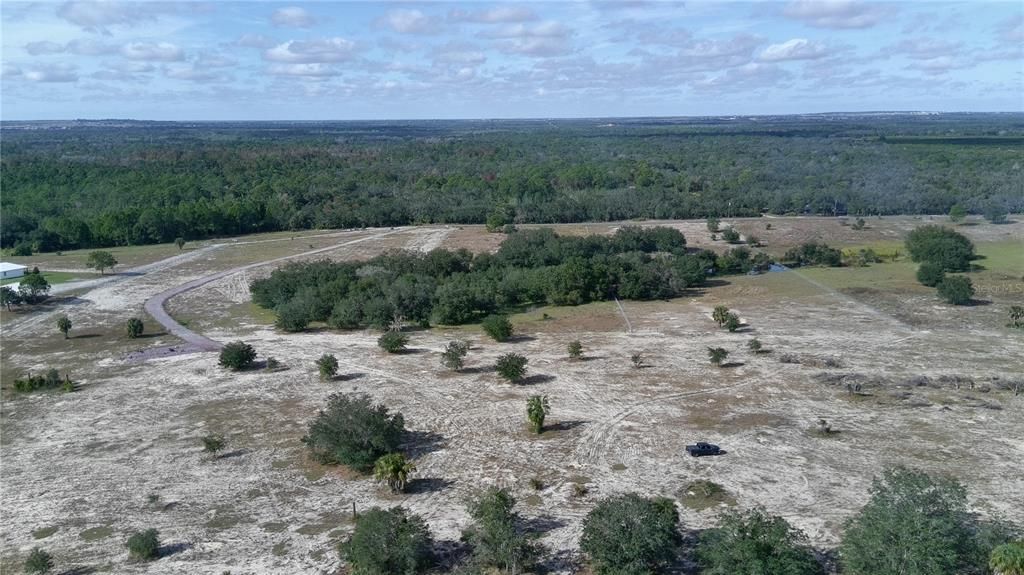 待售: $855,000 (24.92 acres)