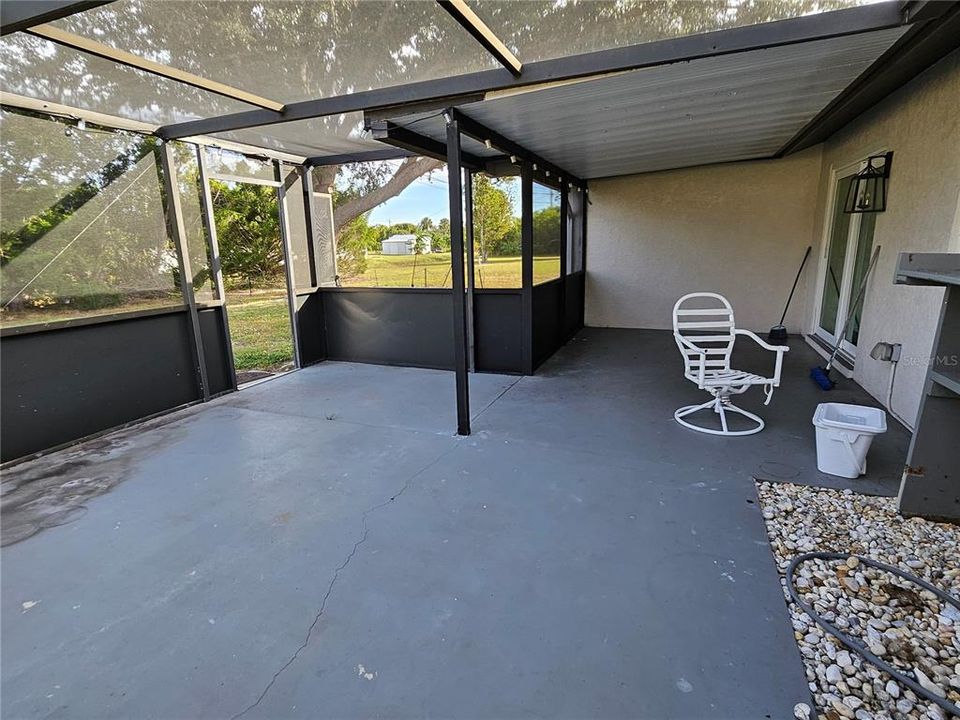 Active With Contract: $159,900 (2 beds, 2 baths, 1198 Square Feet)