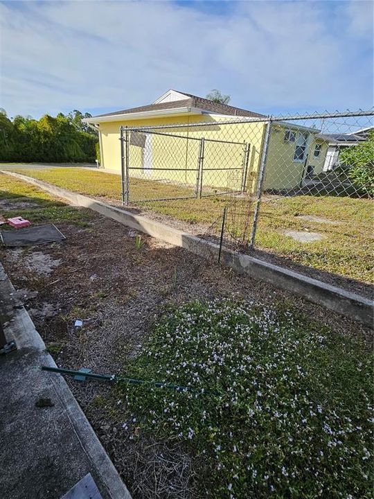 Active With Contract: $159,900 (2 beds, 2 baths, 1198 Square Feet)