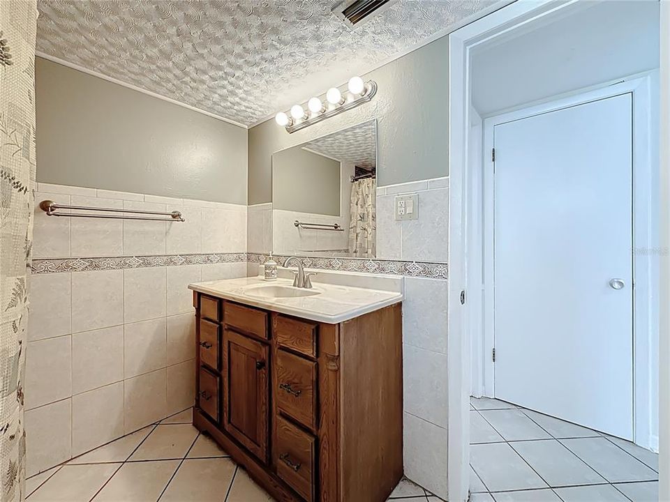 For Sale: $600,000 (6 beds, 3 baths, 2722 Square Feet)