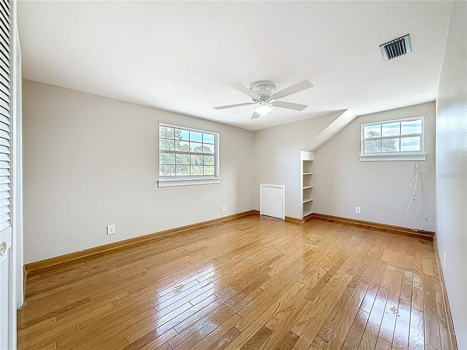 For Sale: $600,000 (6 beds, 3 baths, 2722 Square Feet)