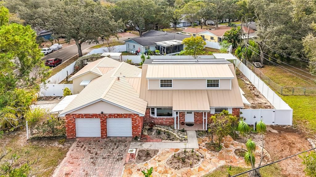 For Sale: $600,000 (6 beds, 3 baths, 2722 Square Feet)