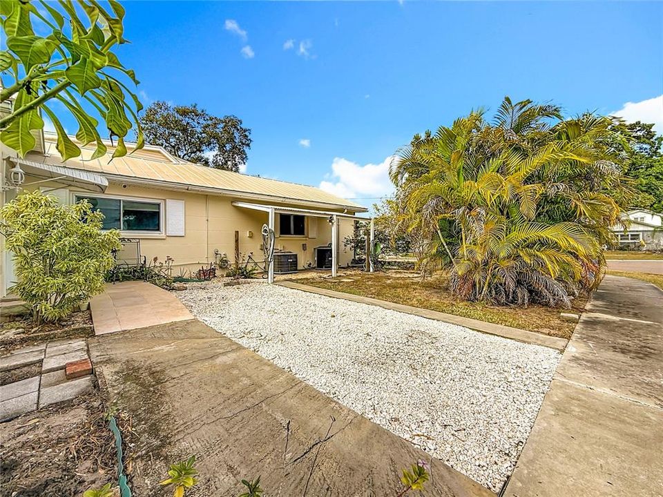 For Sale: $600,000 (6 beds, 3 baths, 2722 Square Feet)