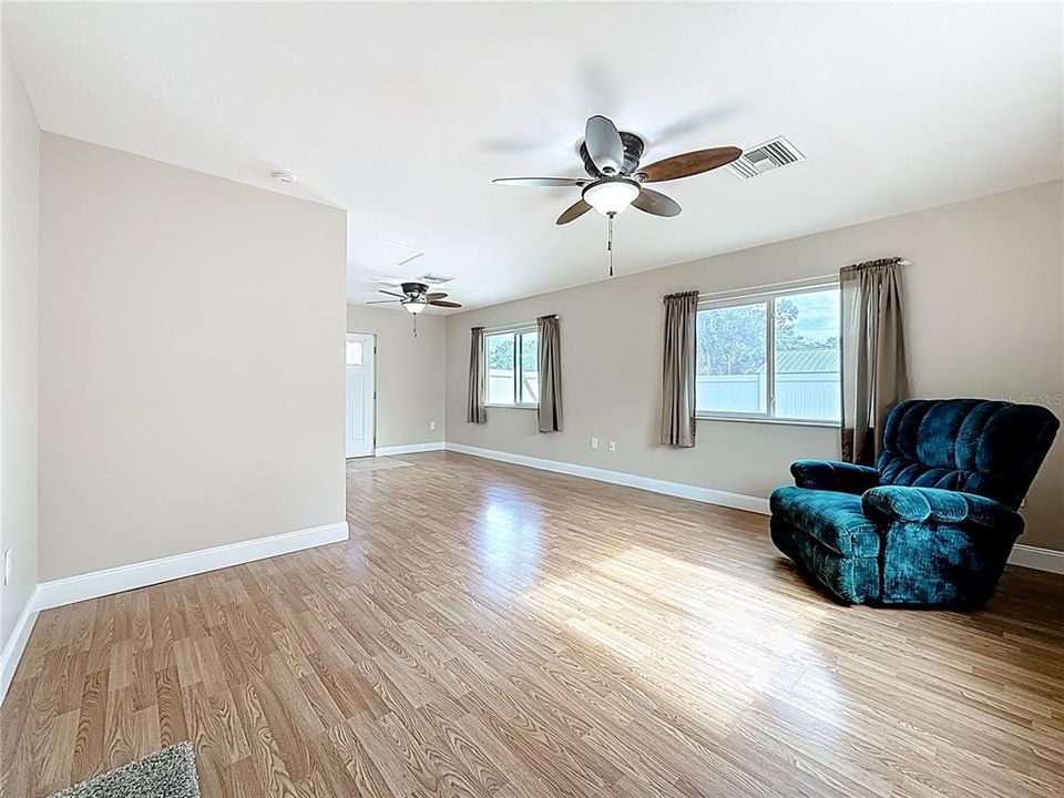 For Sale: $600,000 (6 beds, 3 baths, 2722 Square Feet)