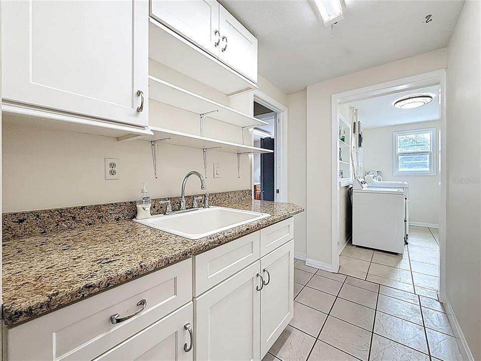 For Sale: $600,000 (6 beds, 3 baths, 2722 Square Feet)