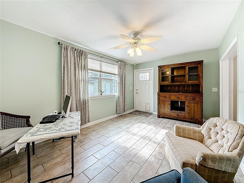 For Sale: $600,000 (6 beds, 3 baths, 2722 Square Feet)