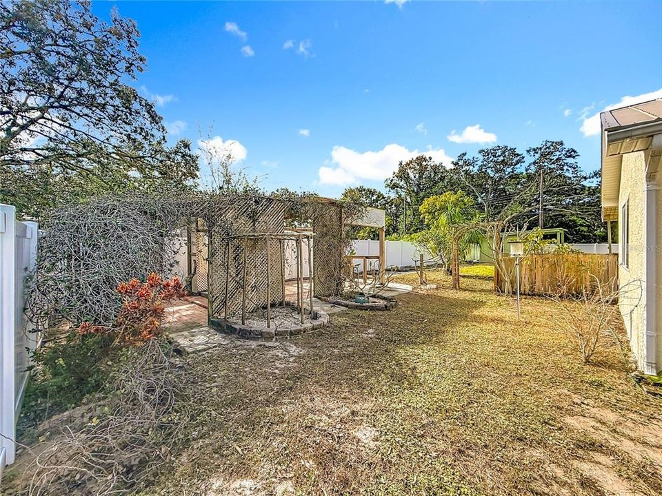 For Sale: $600,000 (6 beds, 3 baths, 2722 Square Feet)