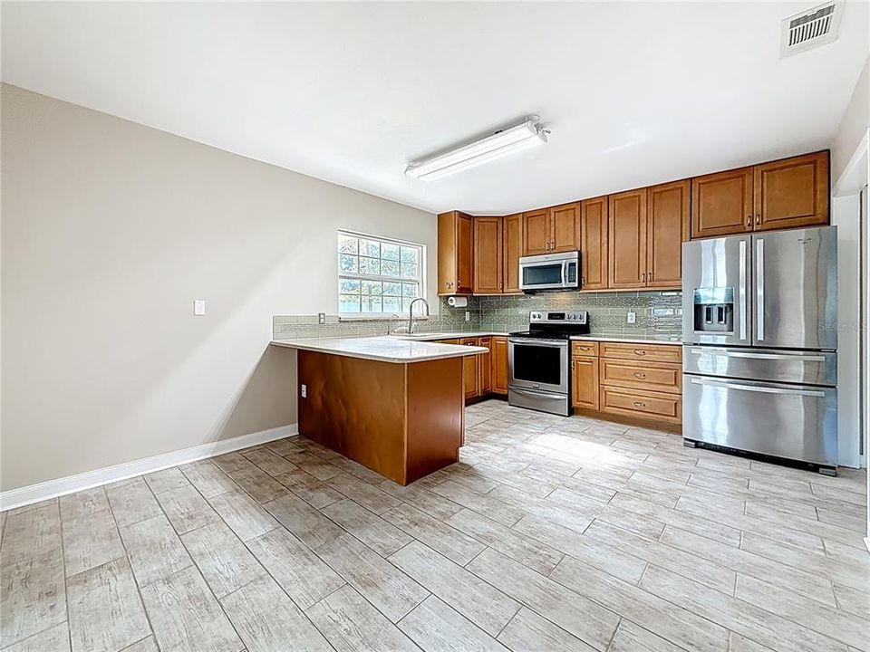 For Sale: $600,000 (6 beds, 3 baths, 2722 Square Feet)