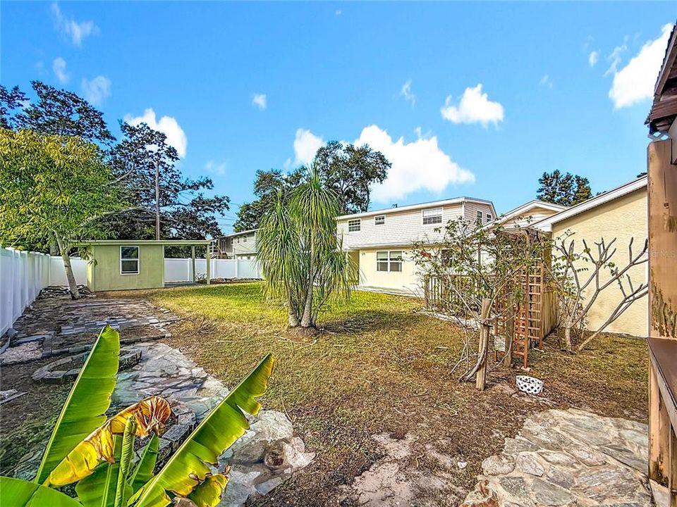 For Sale: $600,000 (6 beds, 3 baths, 2722 Square Feet)