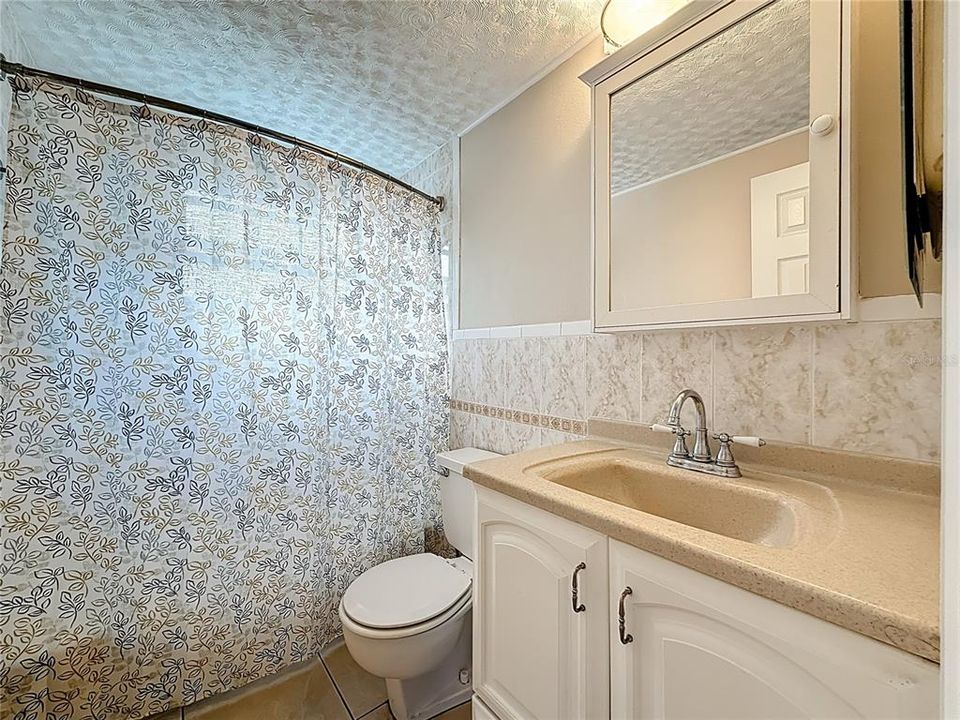 For Sale: $600,000 (6 beds, 3 baths, 2722 Square Feet)