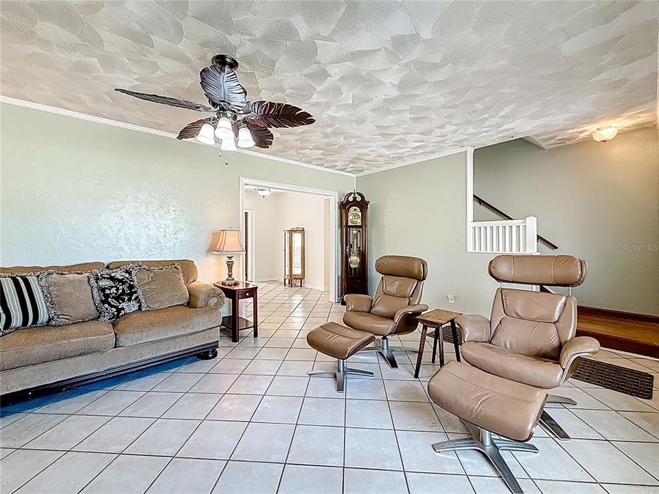 For Sale: $600,000 (6 beds, 3 baths, 2722 Square Feet)