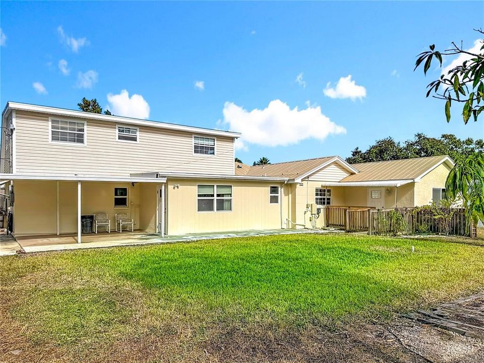 For Sale: $600,000 (6 beds, 3 baths, 2722 Square Feet)