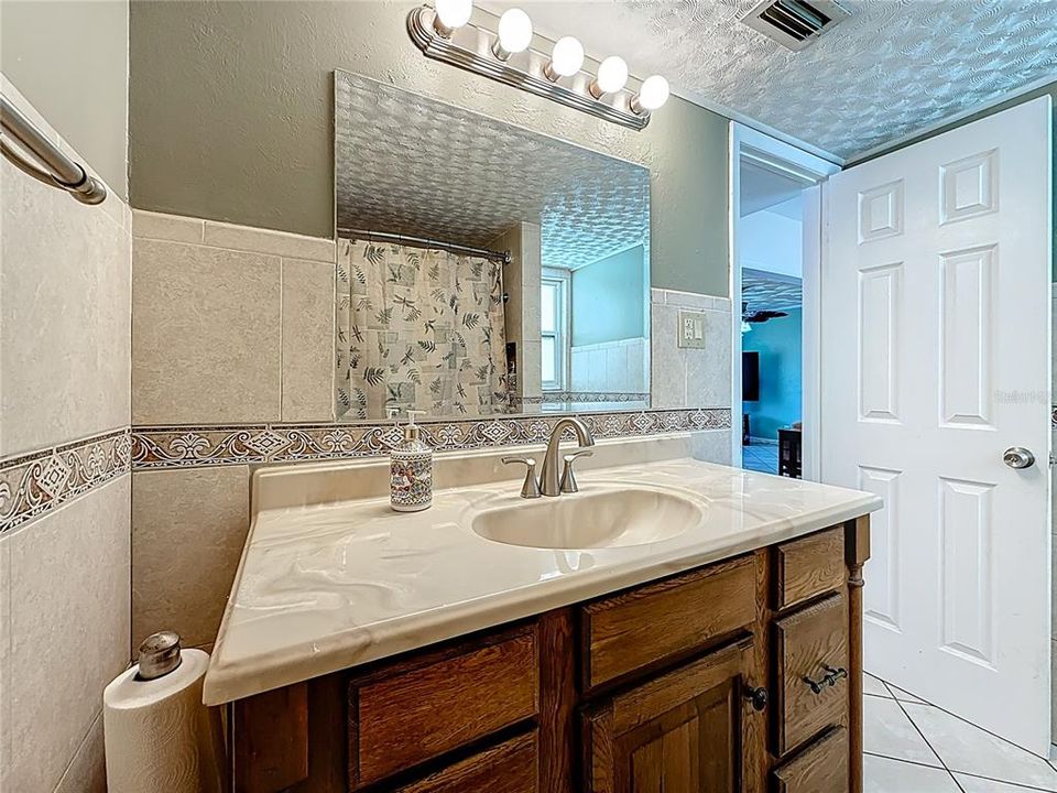 For Sale: $600,000 (6 beds, 3 baths, 2722 Square Feet)