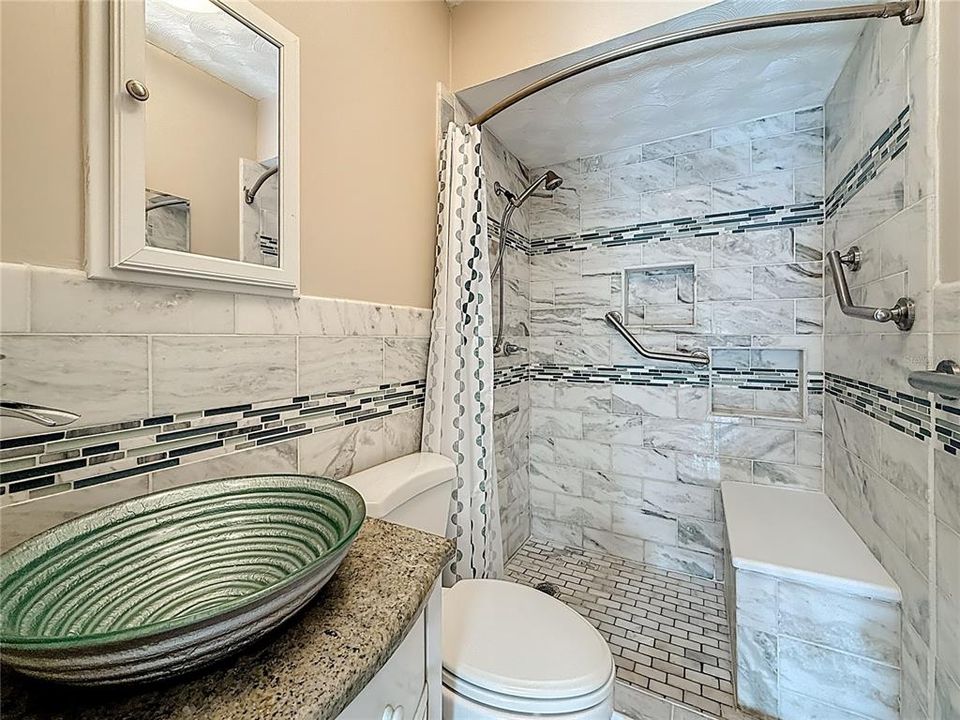 For Sale: $600,000 (6 beds, 3 baths, 2722 Square Feet)