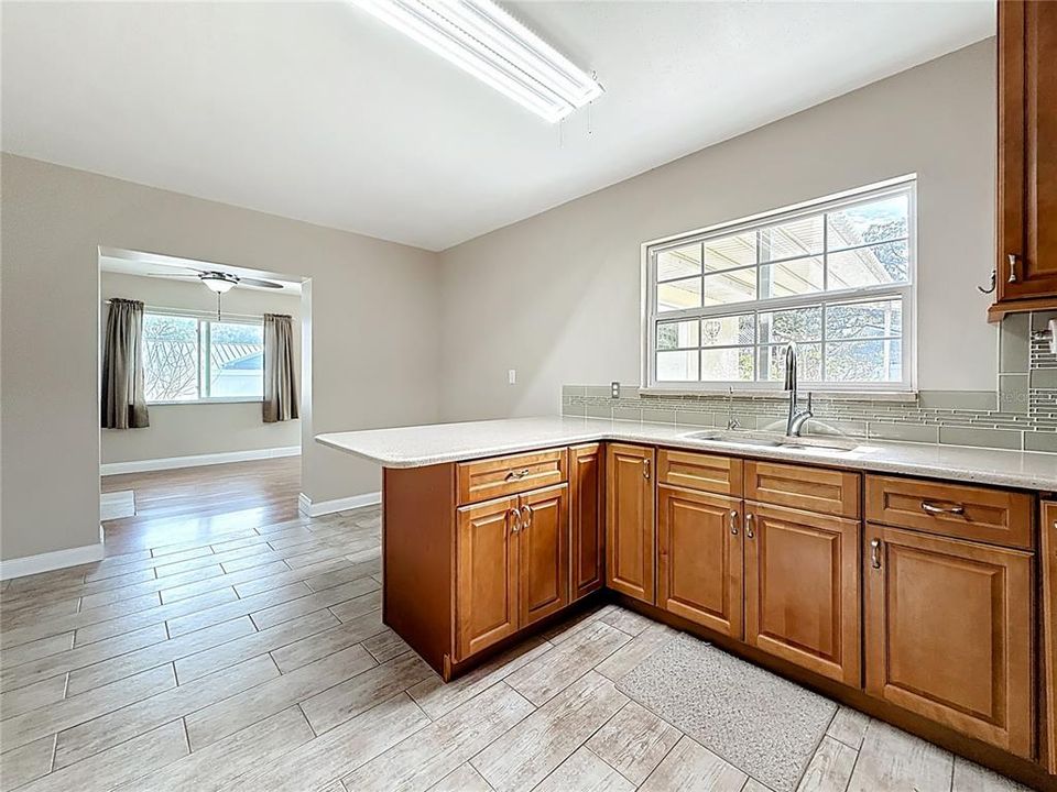 For Sale: $600,000 (6 beds, 3 baths, 2722 Square Feet)