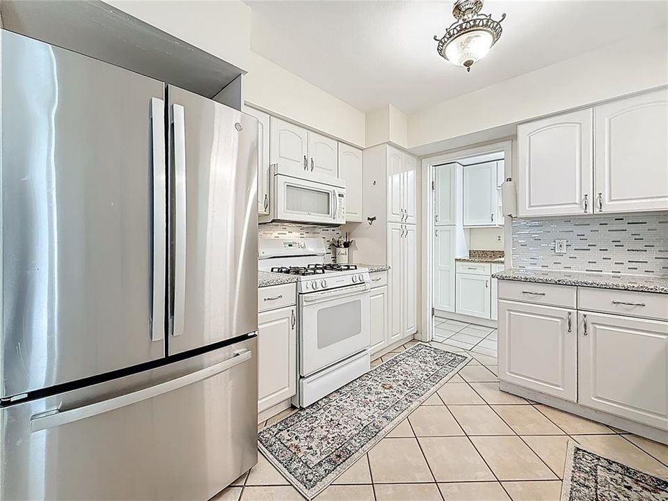 For Sale: $600,000 (6 beds, 3 baths, 2722 Square Feet)