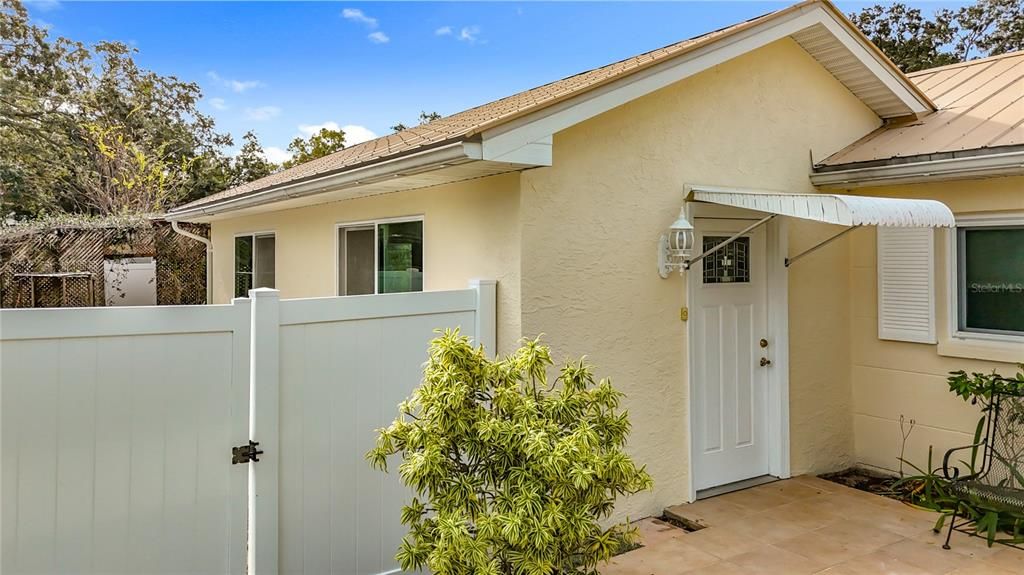 For Sale: $600,000 (6 beds, 3 baths, 2722 Square Feet)