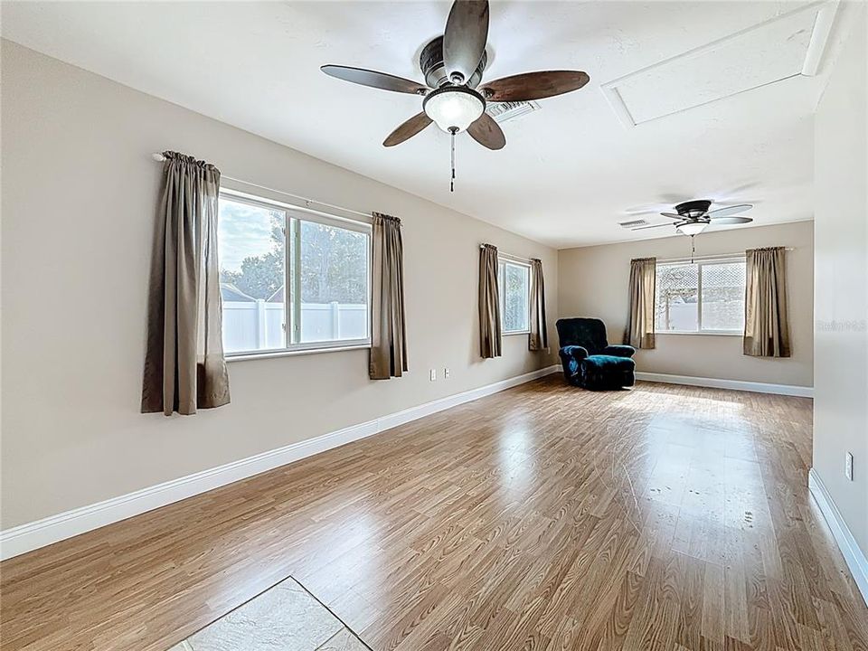 For Sale: $600,000 (6 beds, 3 baths, 2722 Square Feet)