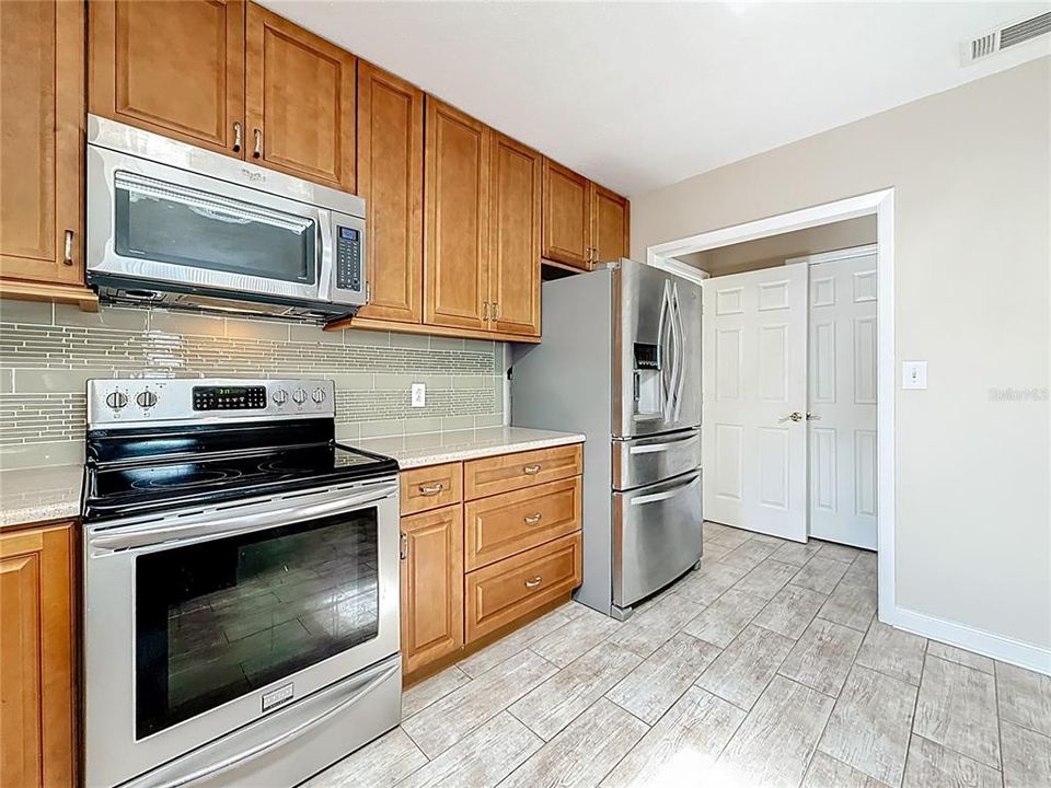 For Sale: $600,000 (6 beds, 3 baths, 2722 Square Feet)