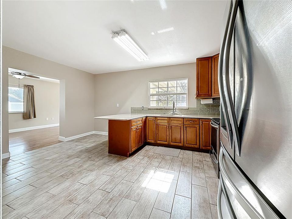 For Sale: $600,000 (6 beds, 3 baths, 2722 Square Feet)