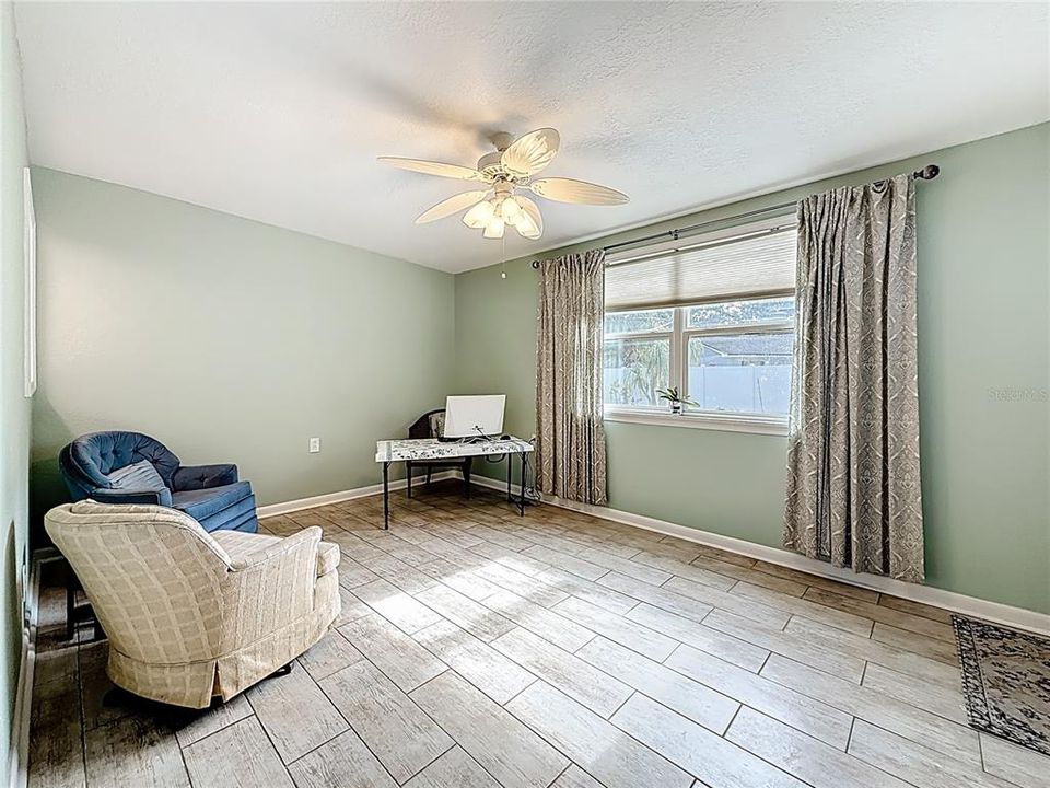 For Sale: $600,000 (6 beds, 3 baths, 2722 Square Feet)