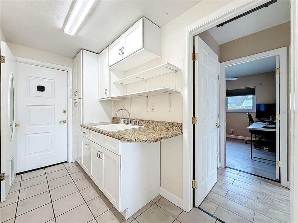 For Sale: $600,000 (6 beds, 3 baths, 2722 Square Feet)