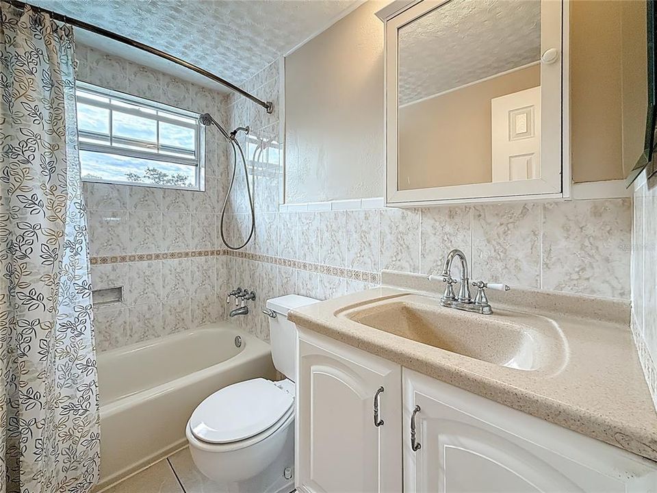 For Sale: $600,000 (6 beds, 3 baths, 2722 Square Feet)