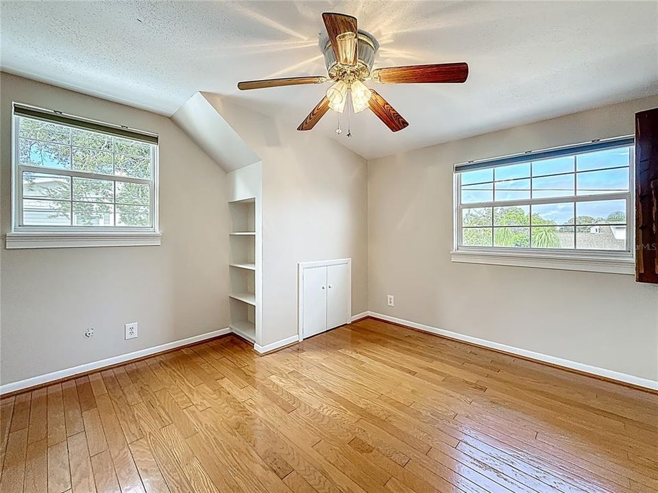 For Sale: $600,000 (6 beds, 3 baths, 2722 Square Feet)