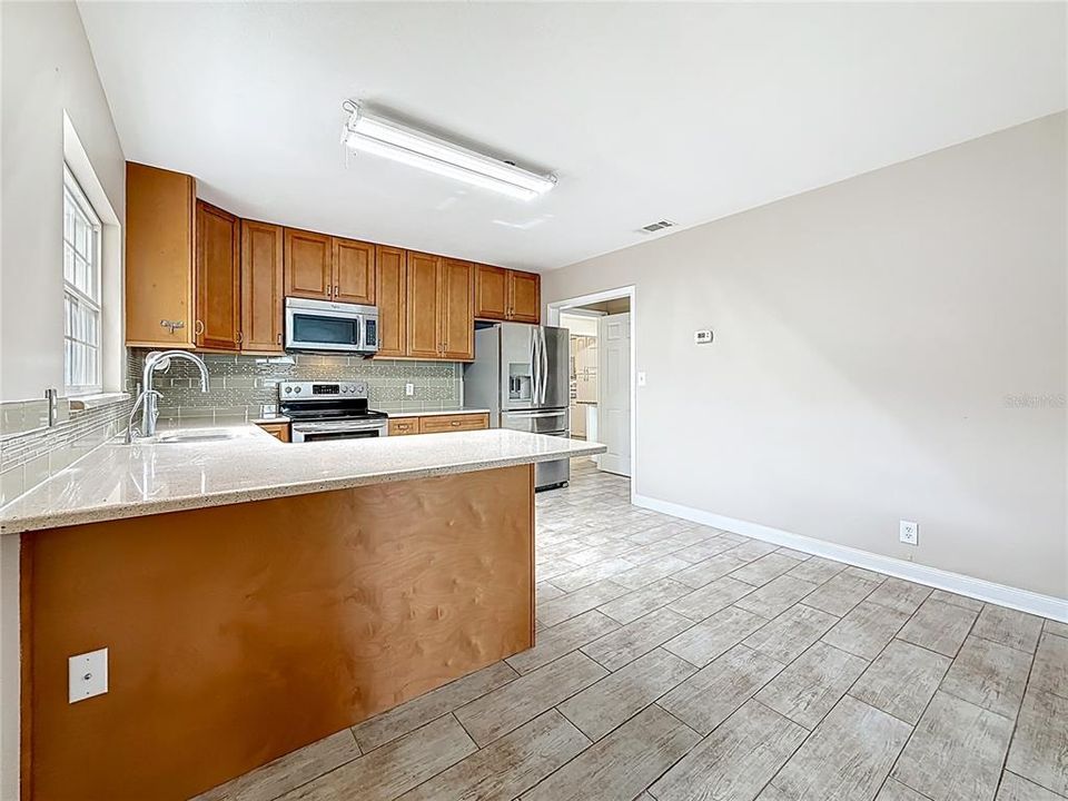 For Sale: $600,000 (6 beds, 3 baths, 2722 Square Feet)