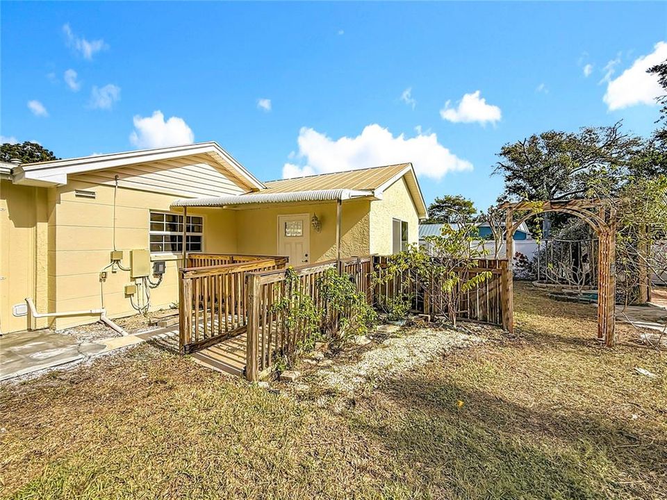 For Sale: $600,000 (6 beds, 3 baths, 2722 Square Feet)