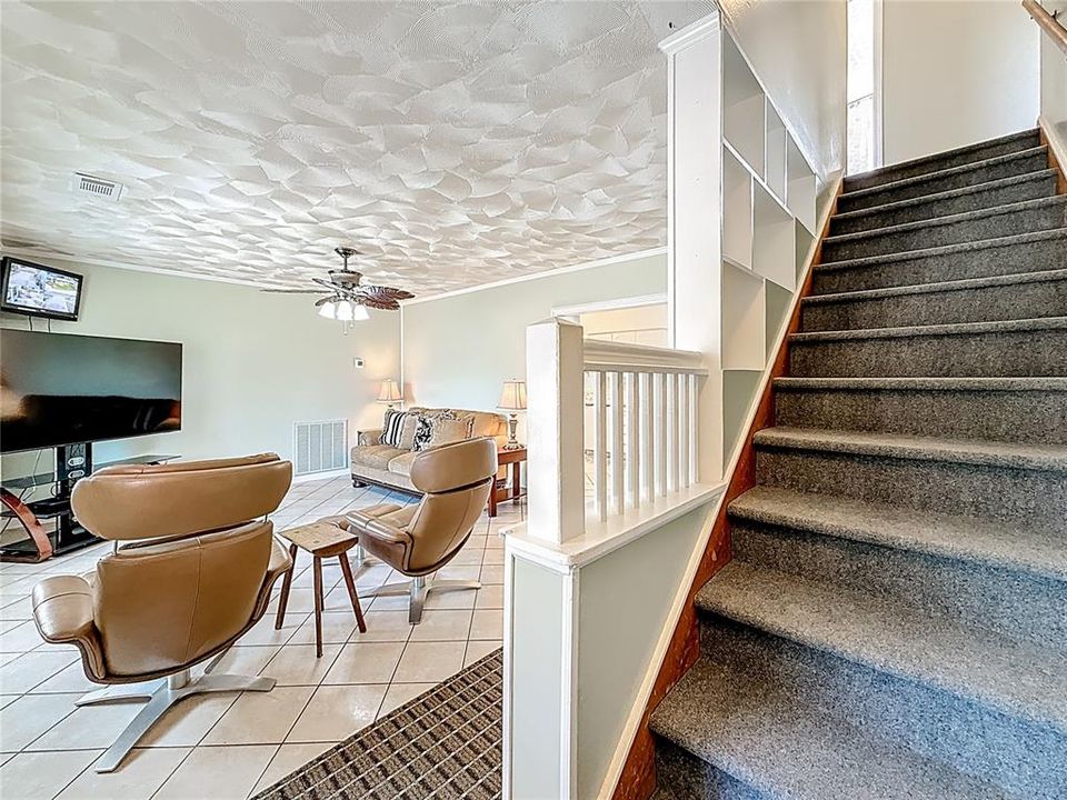 For Sale: $600,000 (6 beds, 3 baths, 2722 Square Feet)