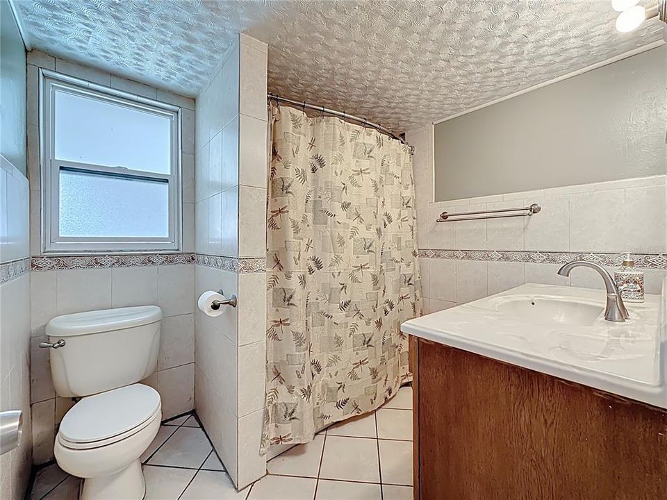 For Sale: $600,000 (6 beds, 3 baths, 2722 Square Feet)