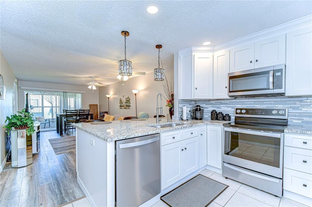 В аренду: $2,600 (2 спален, 2 ванн, 865 Квадратных фут)