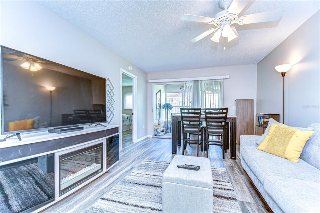 В аренду: $2,600 (2 спален, 2 ванн, 865 Квадратных фут)