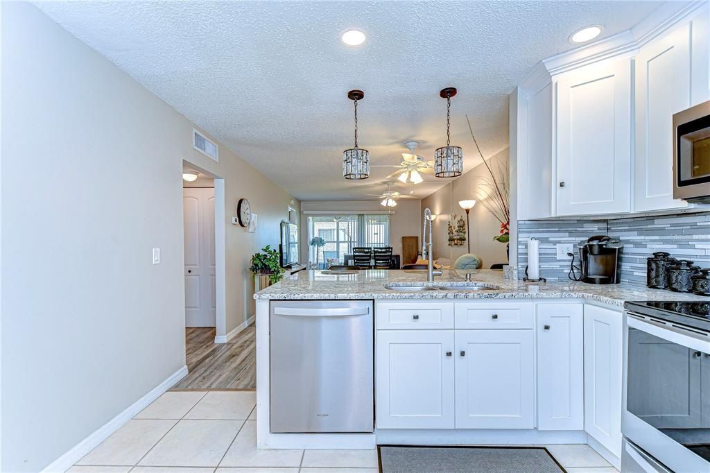 В аренду: $2,600 (2 спален, 2 ванн, 865 Квадратных фут)