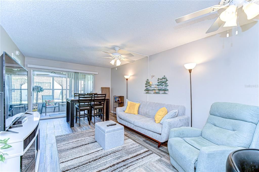 В аренду: $2,600 (2 спален, 2 ванн, 865 Квадратных фут)