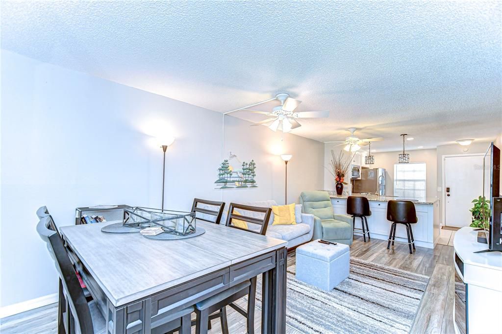 В аренду: $2,600 (2 спален, 2 ванн, 865 Квадратных фут)