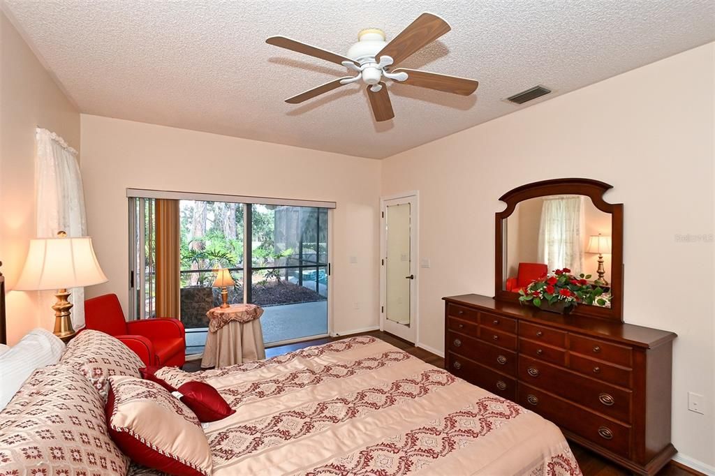 出租: $3,000 (3 贝兹, 2 浴室, 1905 平方英尺)