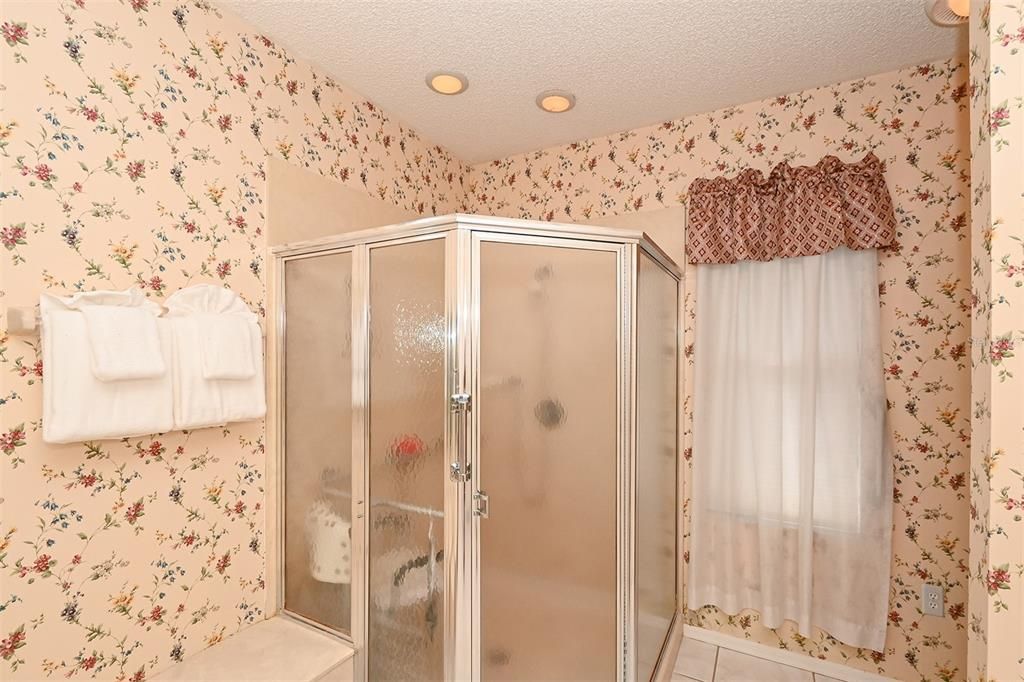 出租: $3,000 (3 贝兹, 2 浴室, 1905 平方英尺)