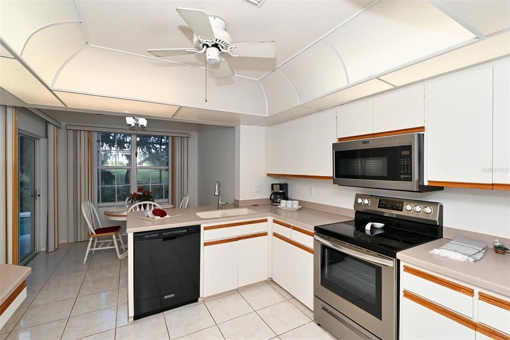 出租: $3,000 (3 贝兹, 2 浴室, 1905 平方英尺)