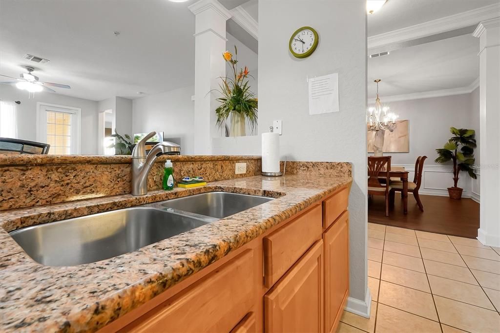 En Venta: $625,000 (3 camas, 2 baños, 2001 Pies cuadrados)